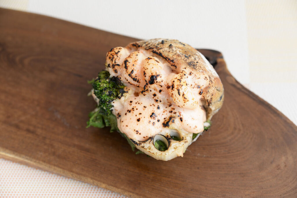 自家製エビと季節の野菜サンド（季節により野菜変更有）