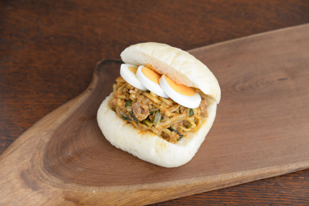 ガパオ風そばめしパン