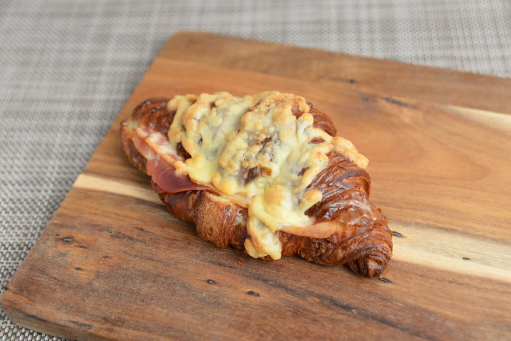 マスカルポーネとショルダーハムのクロワッサン